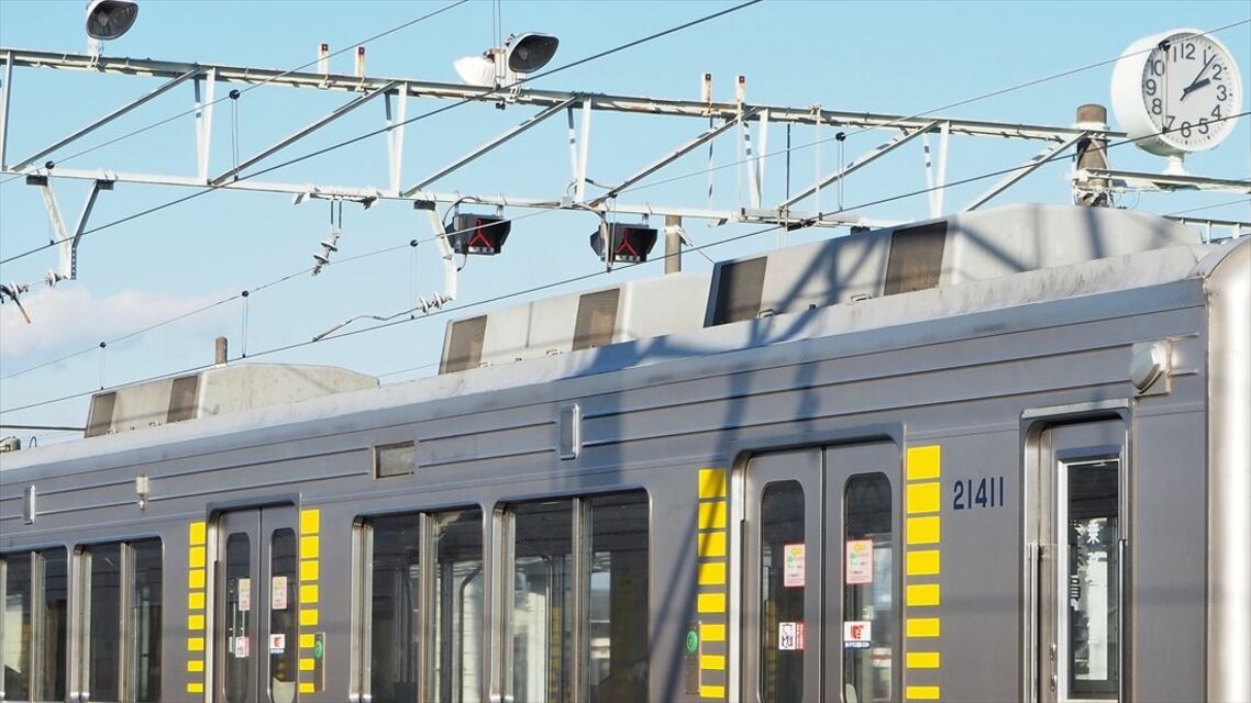もともと3扉の車両にも違いがある。クーラーのカバーが
