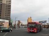 「桜通り十文字」バス停がある「桜2丁目」交差点（記者撮影）