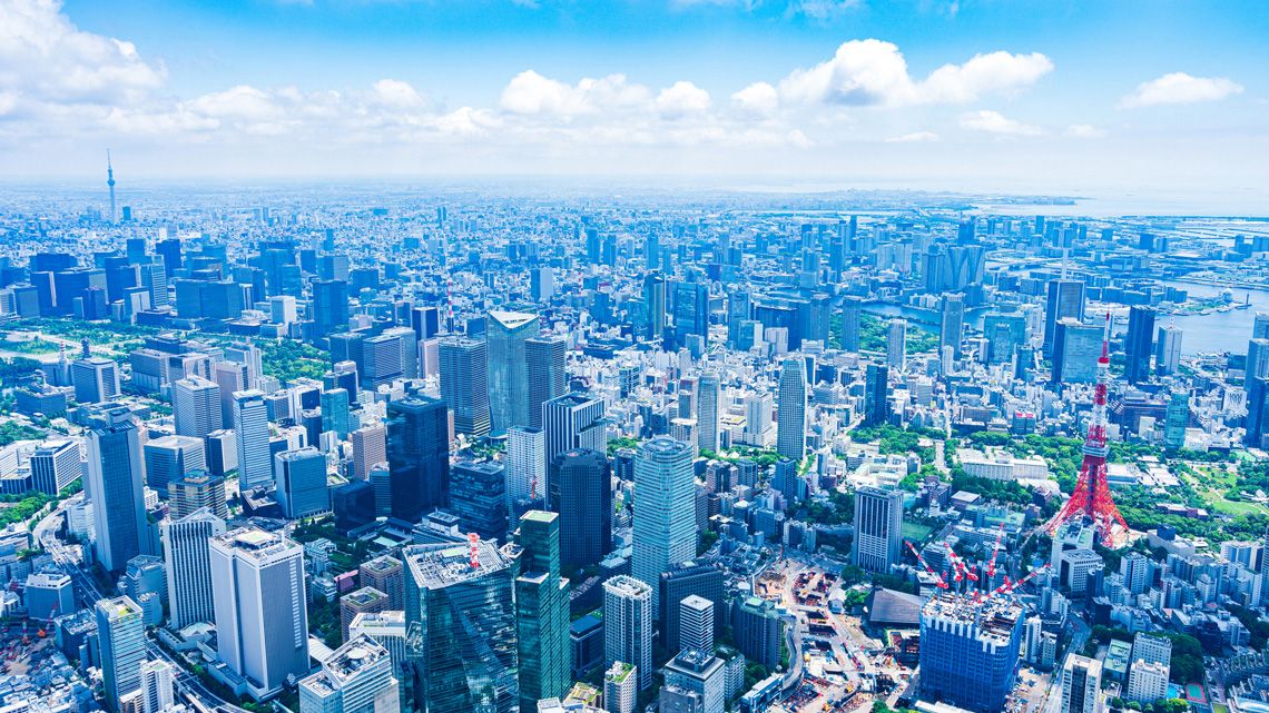 東京のオフィスビル群の遠景
