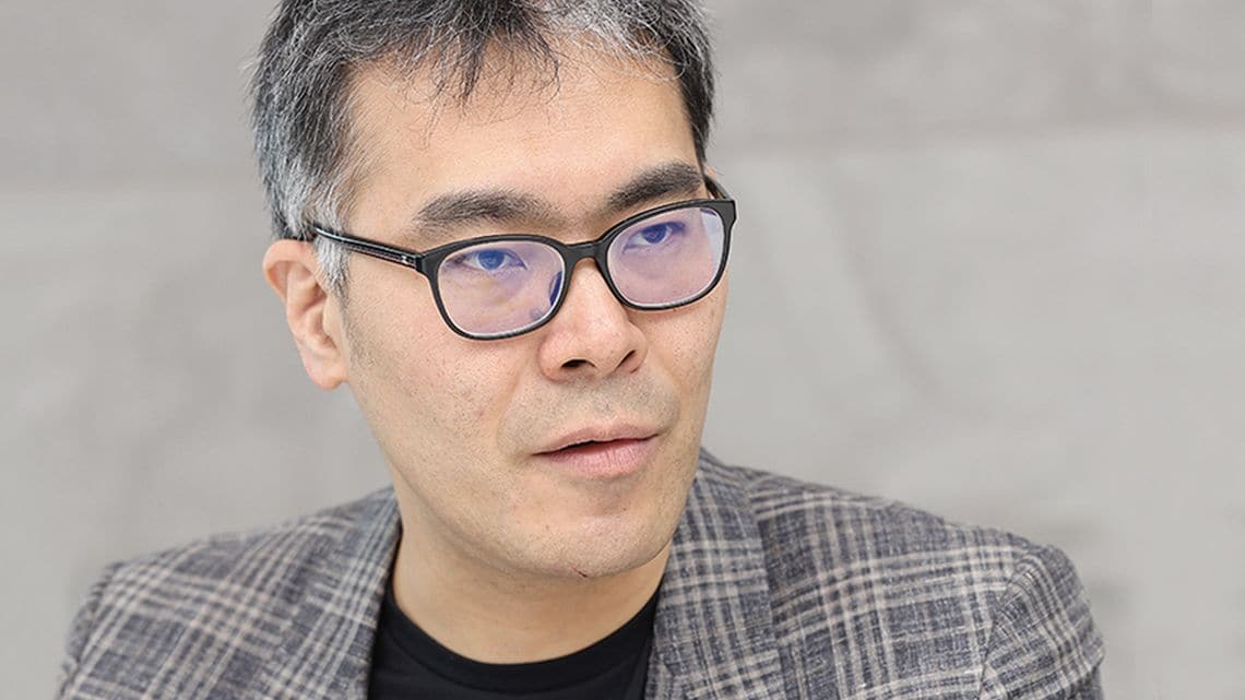 インタビューを受けるLIXIL 常務役員 岩﨑磨氏